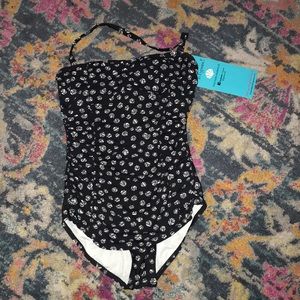 NWT It Figures! One full swimsuit 🩱